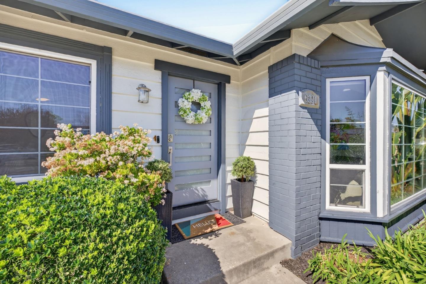 Detail Gallery Image 3 of 44 For 6221 Glider Dr, San Jose,  CA 95123 - 4 Beds | 2 Baths