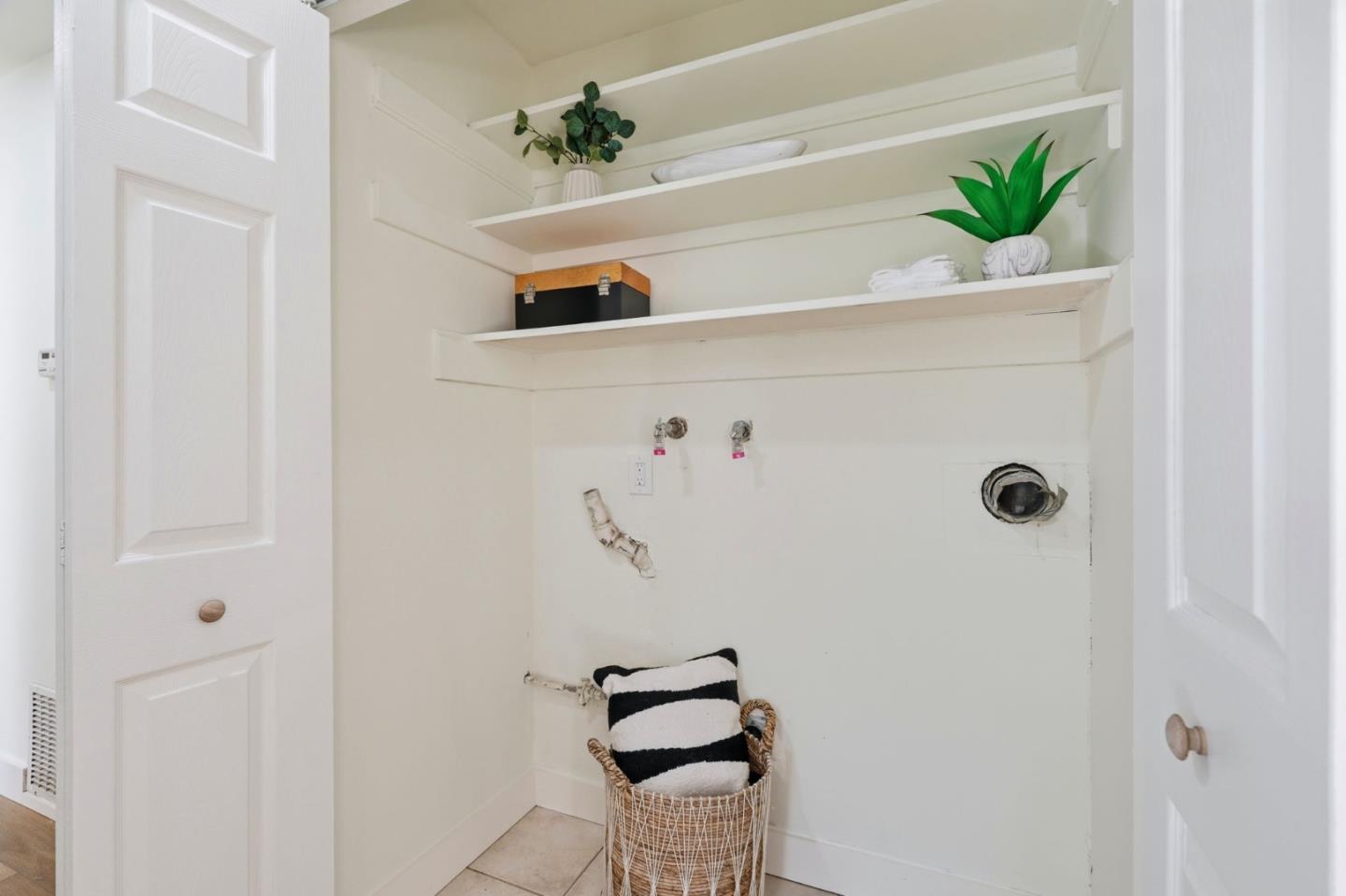 Detail Gallery Image 12 of 17 For 886 Brent Dr, Cupertino,  CA 95014 - 3 Beds | 2 Baths