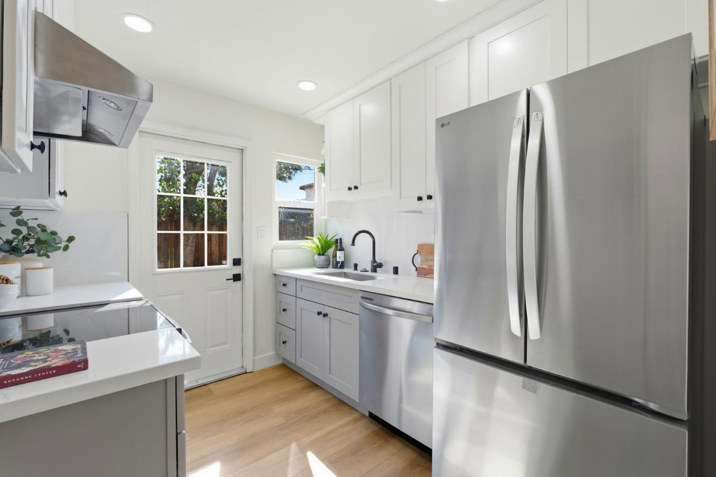 Detail Gallery Image 5 of 17 For 886 Brent Dr, Cupertino,  CA 95014 - 3 Beds | 2 Baths