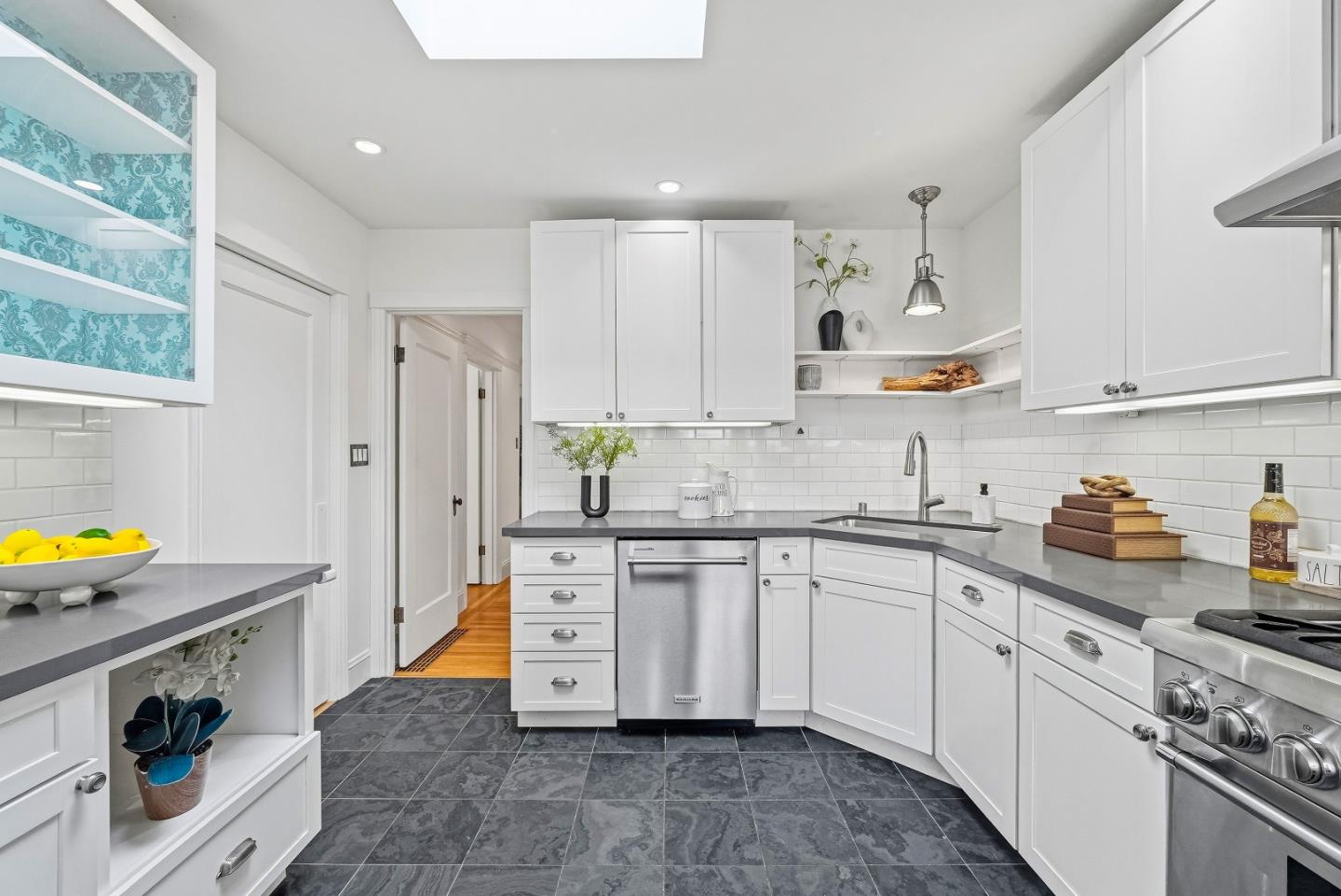 Detail Gallery Image 12 of 45 For 2270 30th Ave, San Francisco,  CA 94116 - 3 Beds | 1 Baths