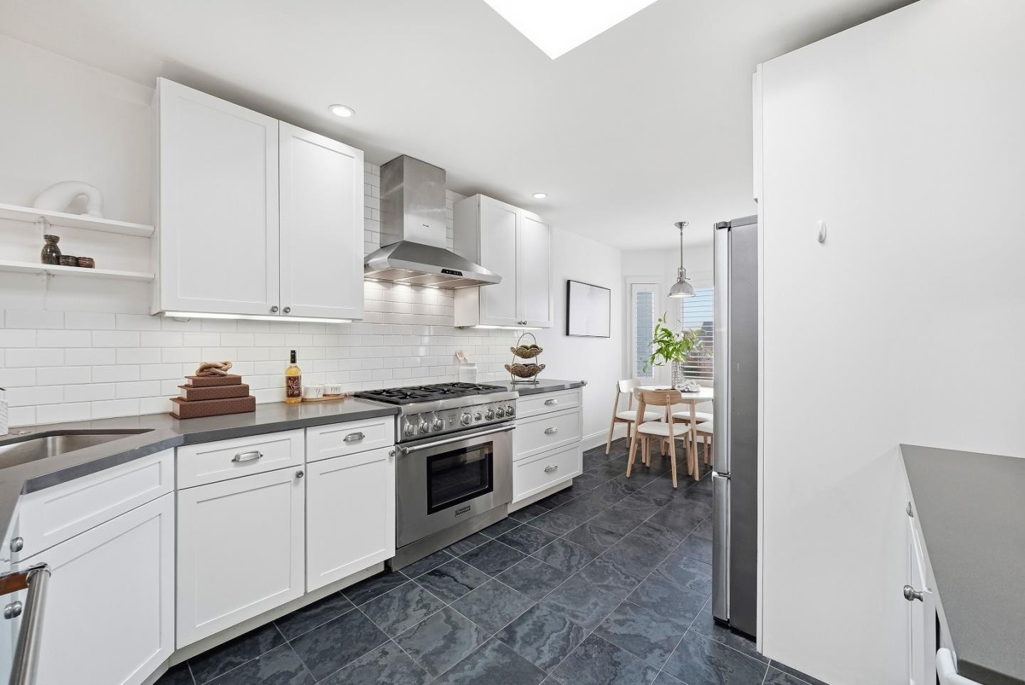 Detail Gallery Image 14 of 45 For 2270 30th Ave, San Francisco,  CA 94116 - 3 Beds | 1 Baths