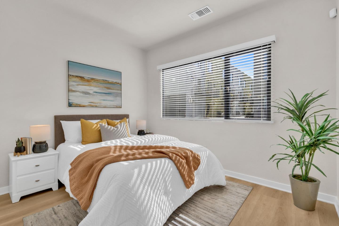 Detail Gallery Image 10 of 68 For 701 Zephyr Dr, Oakland,  CA 94607 - 3 Beds | 3/1 Baths