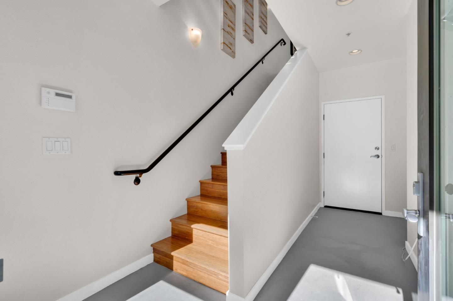 Detail Gallery Image 11 of 68 For 701 Zephyr Dr, Oakland,  CA 94607 - 3 Beds | 3/1 Baths