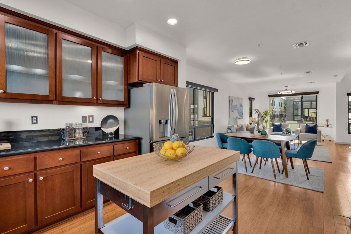 Detail Gallery Image 16 of 68 For 701 Zephyr Dr, Oakland,  CA 94607 - 3 Beds | 3/1 Baths