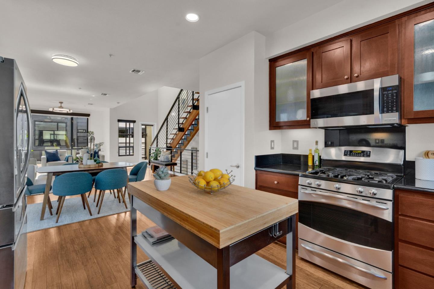 Detail Gallery Image 17 of 68 For 701 Zephyr Dr, Oakland,  CA 94607 - 3 Beds | 3/1 Baths