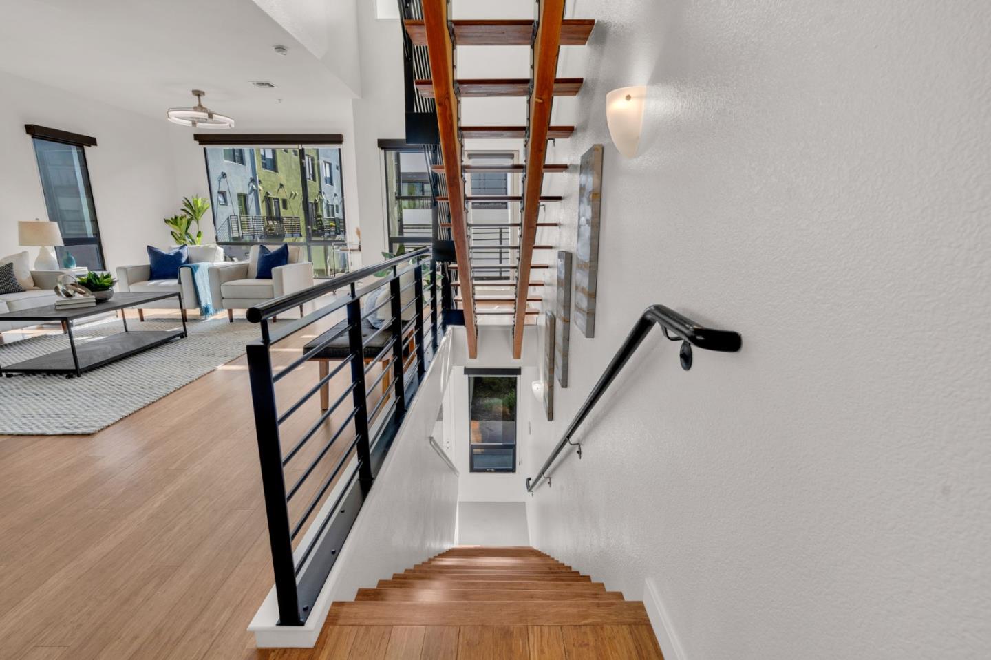 Detail Gallery Image 19 of 68 For 701 Zephyr Dr, Oakland,  CA 94607 - 3 Beds | 3/1 Baths