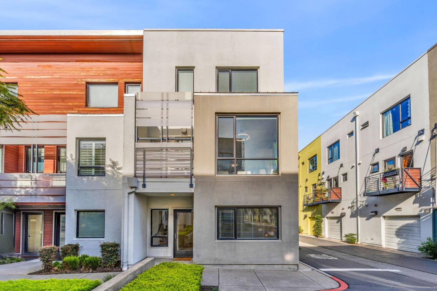 Detail Gallery Image 2 of 68 For 701 Zephyr Dr, Oakland,  CA 94607 - 3 Beds | 3/1 Baths