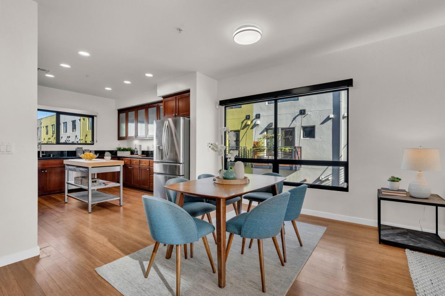 Detail Gallery Image 20 of 68 For 701 Zephyr Dr, Oakland,  CA 94607 - 3 Beds | 3/1 Baths