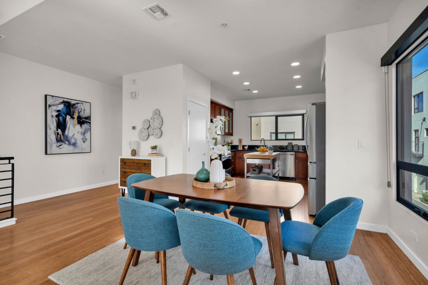 Detail Gallery Image 21 of 68 For 701 Zephyr Dr, Oakland,  CA 94607 - 3 Beds | 3/1 Baths