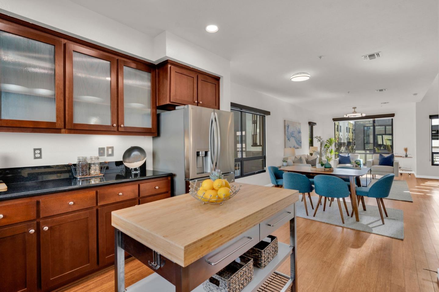 Detail Gallery Image 25 of 68 For 701 Zephyr Dr, Oakland,  CA 94607 - 3 Beds | 3/1 Baths