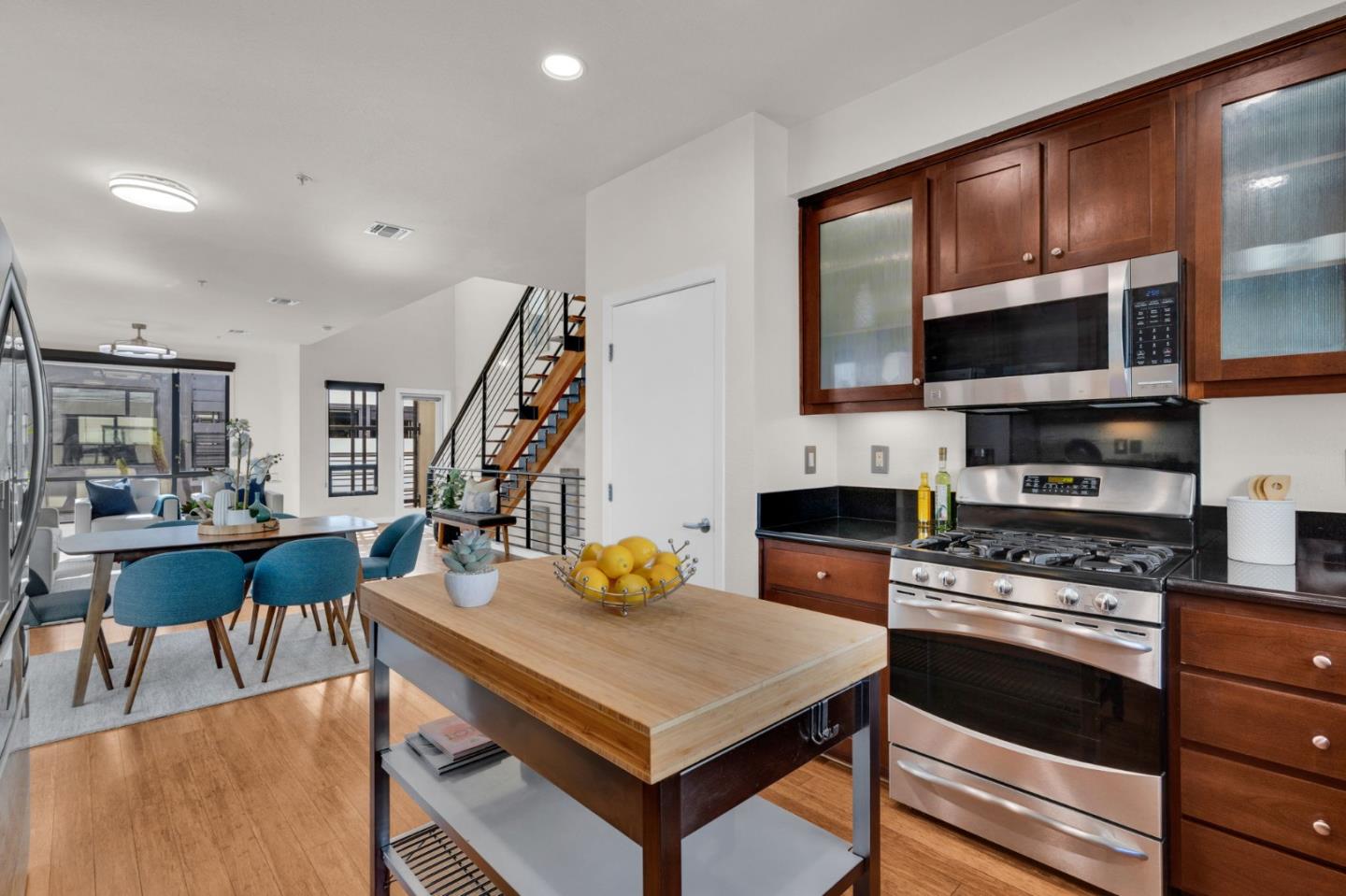 Detail Gallery Image 27 of 68 For 701 Zephyr Dr, Oakland,  CA 94607 - 3 Beds | 3/1 Baths