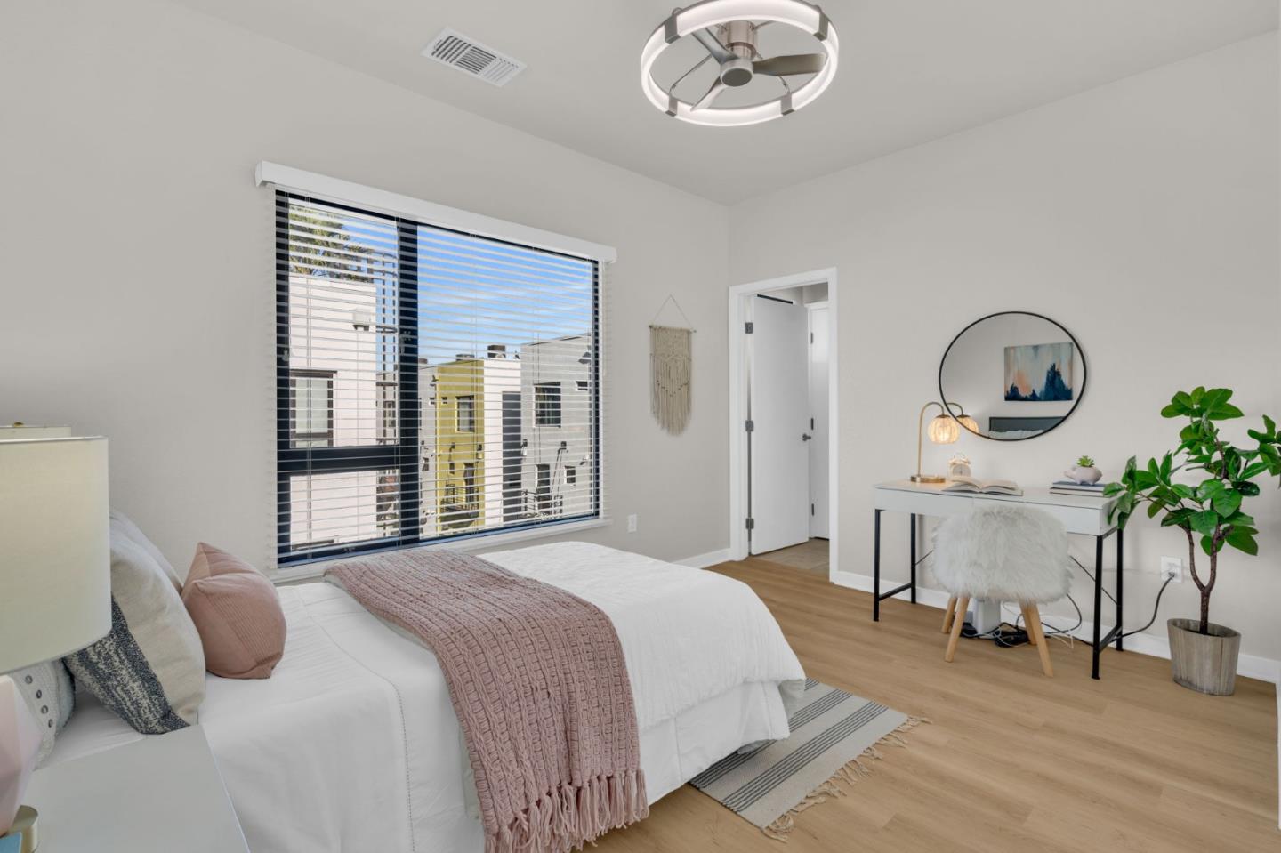 Detail Gallery Image 35 of 68 For 701 Zephyr Dr, Oakland,  CA 94607 - 3 Beds | 3/1 Baths