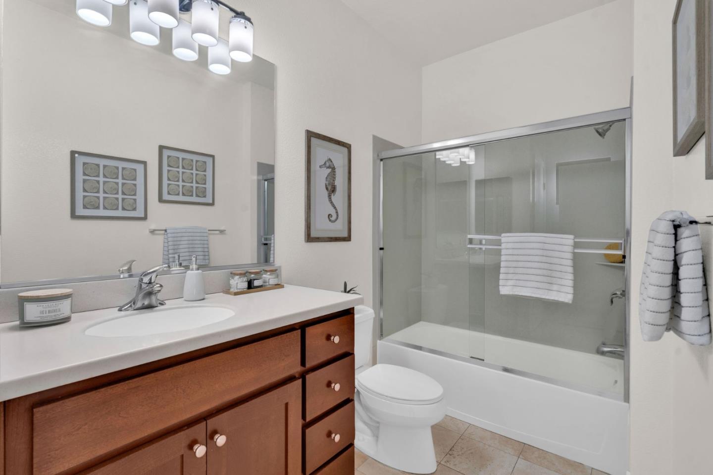 Detail Gallery Image 38 of 68 For 701 Zephyr Dr, Oakland,  CA 94607 - 3 Beds | 3/1 Baths