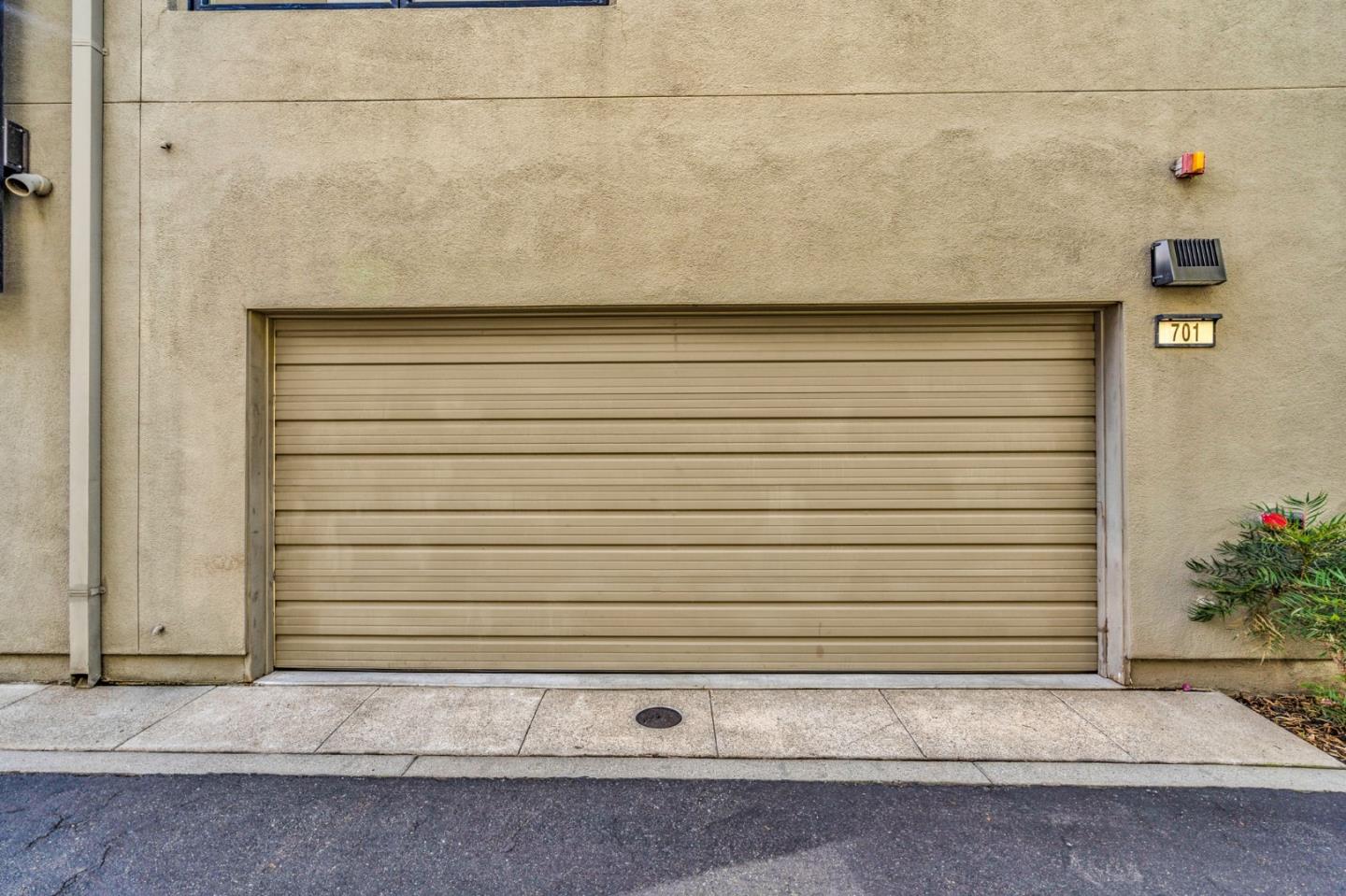 Detail Gallery Image 48 of 68 For 701 Zephyr Dr, Oakland,  CA 94607 - 3 Beds | 3/1 Baths