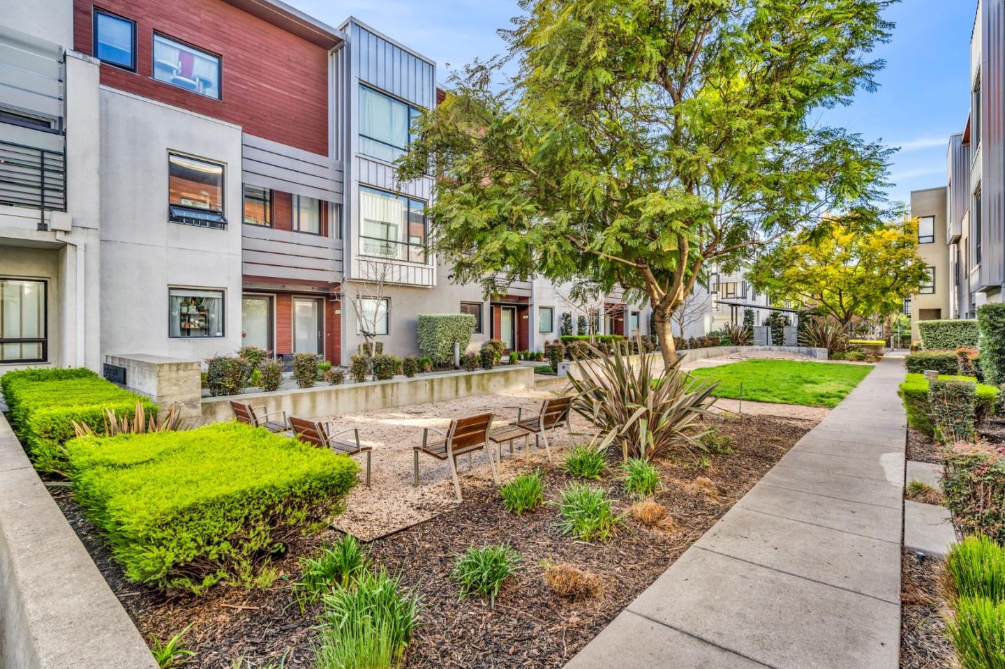 Detail Gallery Image 5 of 68 For 701 Zephyr Dr, Oakland,  CA 94607 - 3 Beds | 3/1 Baths