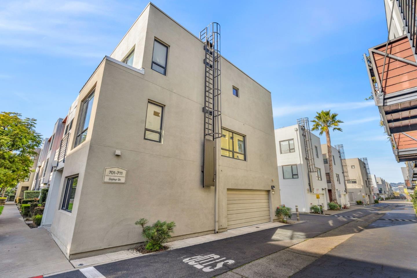 Detail Gallery Image 50 of 68 For 701 Zephyr Dr, Oakland,  CA 94607 - 3 Beds | 3/1 Baths