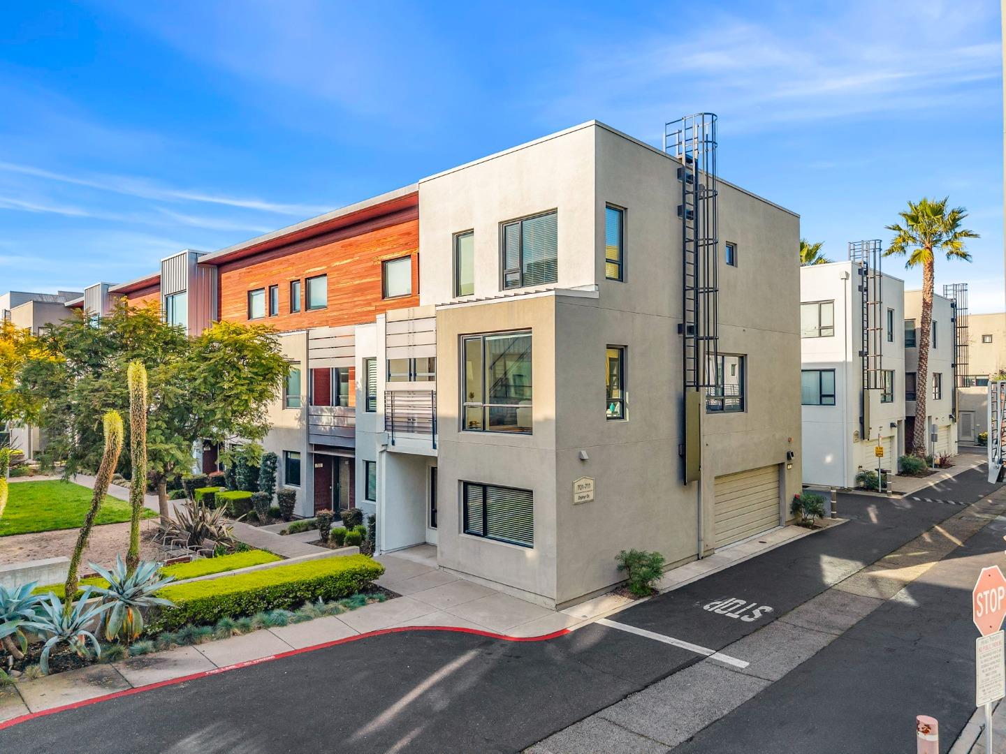 Detail Gallery Image 51 of 68 For 701 Zephyr Dr, Oakland,  CA 94607 - 3 Beds | 3/1 Baths