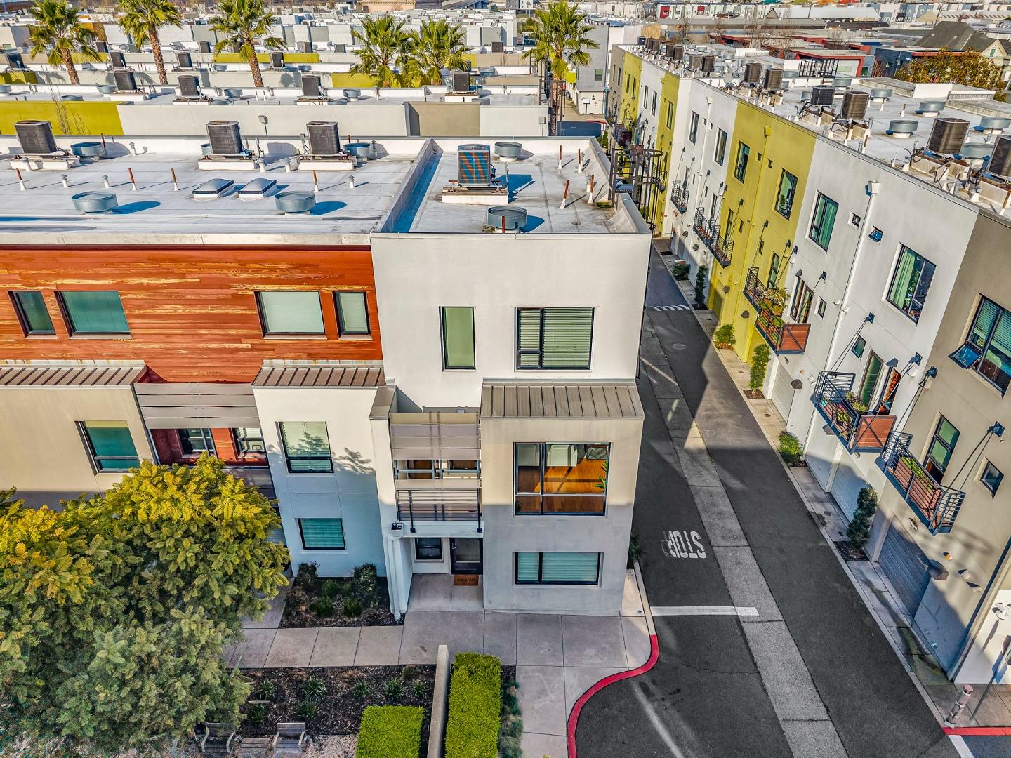 Detail Gallery Image 52 of 68 For 701 Zephyr Dr, Oakland,  CA 94607 - 3 Beds | 3/1 Baths