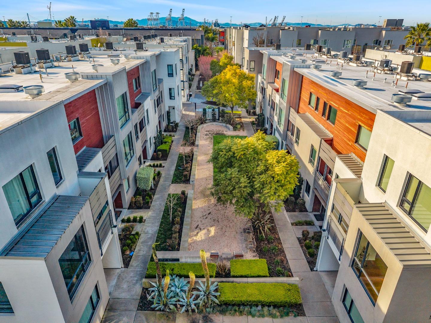 Detail Gallery Image 53 of 68 For 701 Zephyr Dr, Oakland,  CA 94607 - 3 Beds | 3/1 Baths