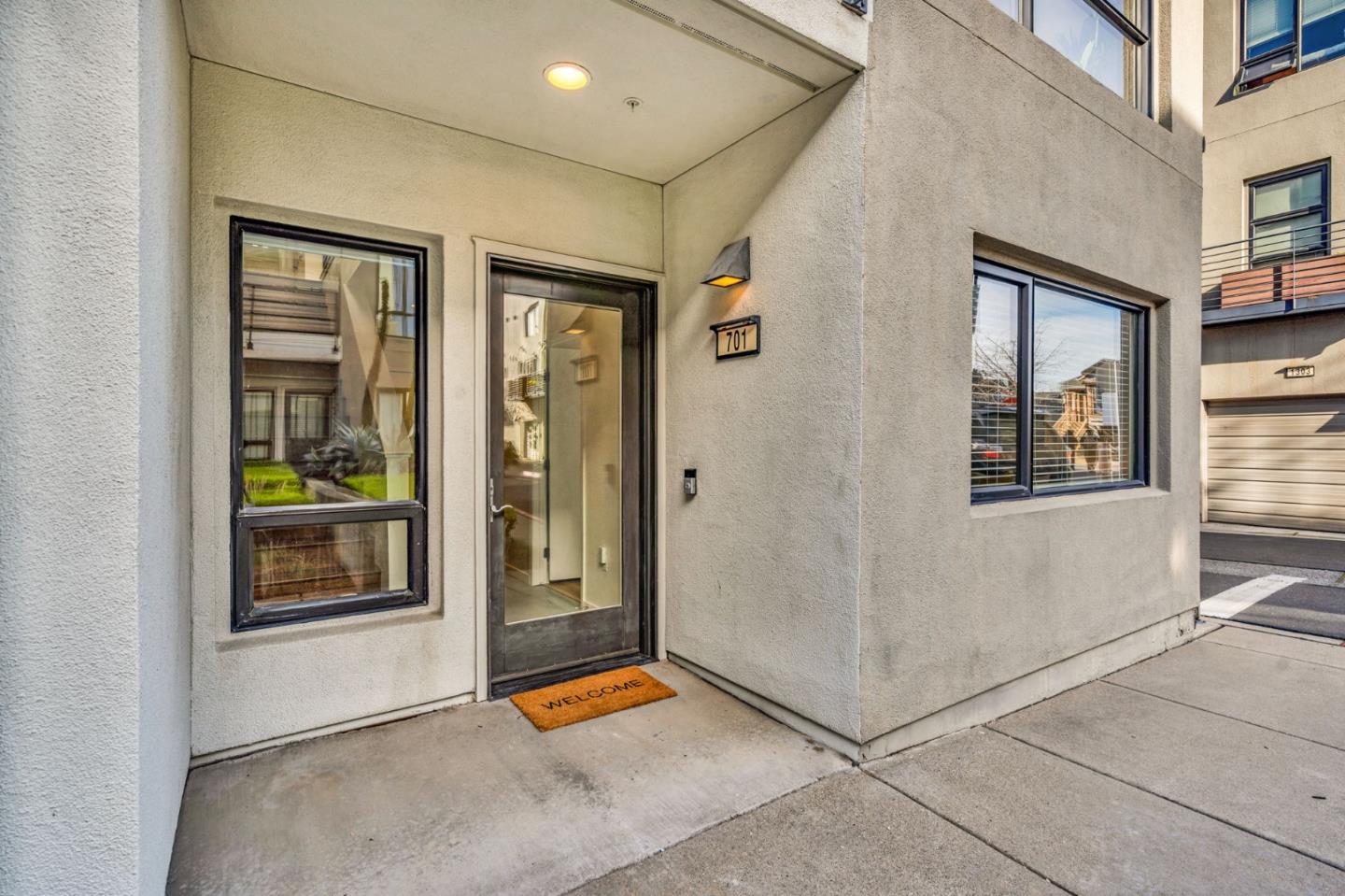 Detail Gallery Image 6 of 68 For 701 Zephyr Dr, Oakland,  CA 94607 - 3 Beds | 3/1 Baths