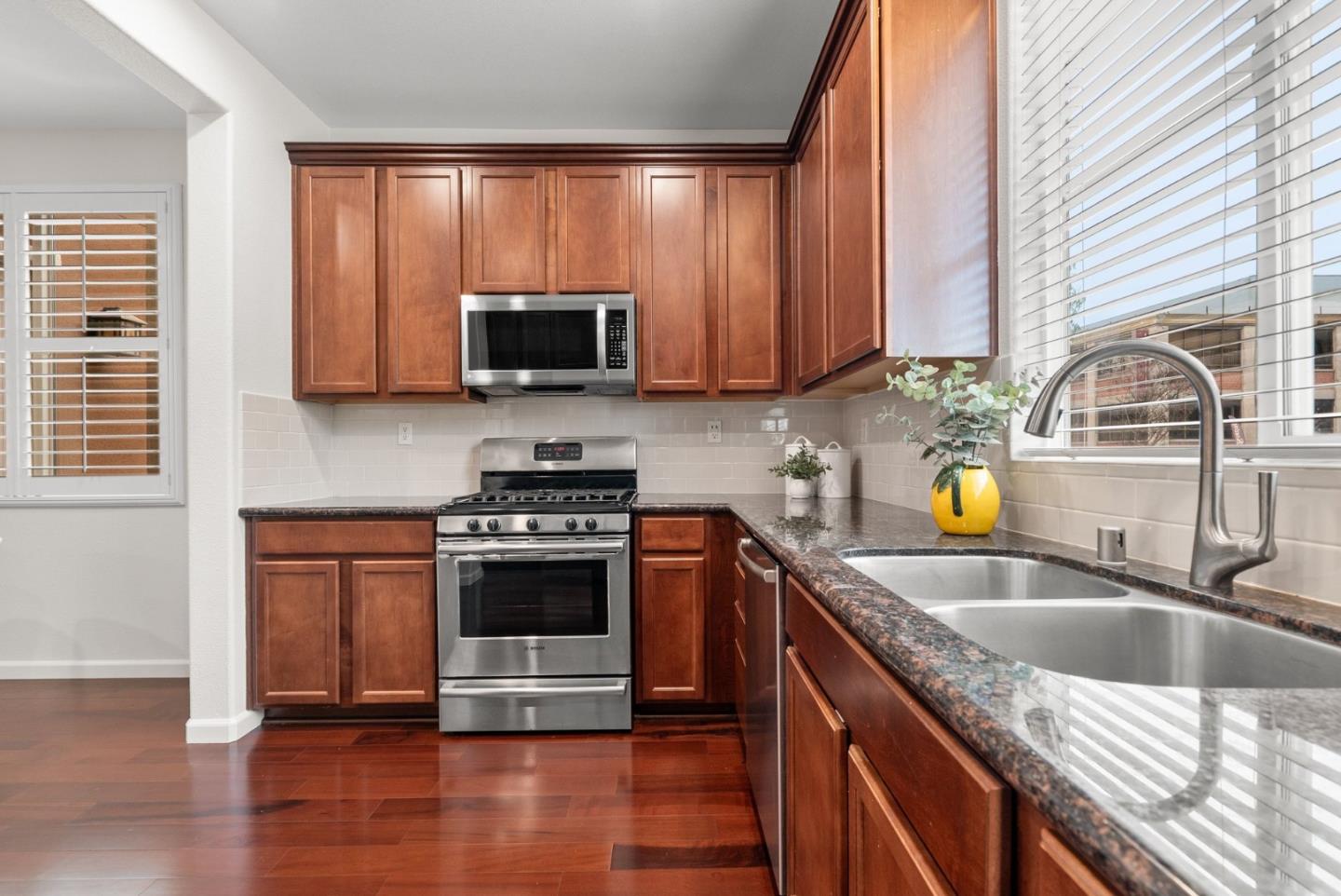 Detail Gallery Image 10 of 29 For 694 N 9th St, San Jose,  CA 95112 - 3 Beds | 2/1 Baths