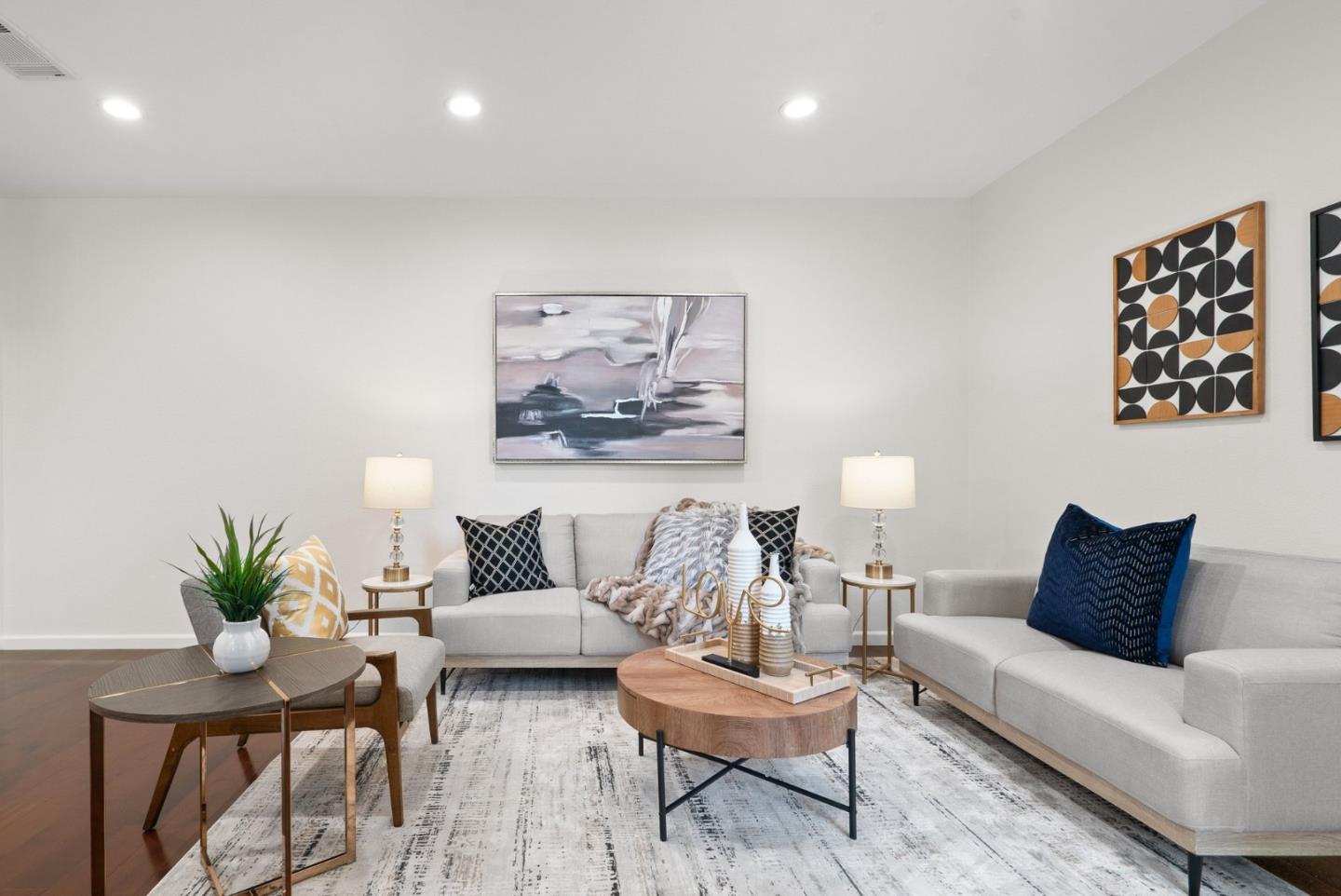 Detail Gallery Image 4 of 29 For 694 N 9th St, San Jose,  CA 95112 - 3 Beds | 2/1 Baths