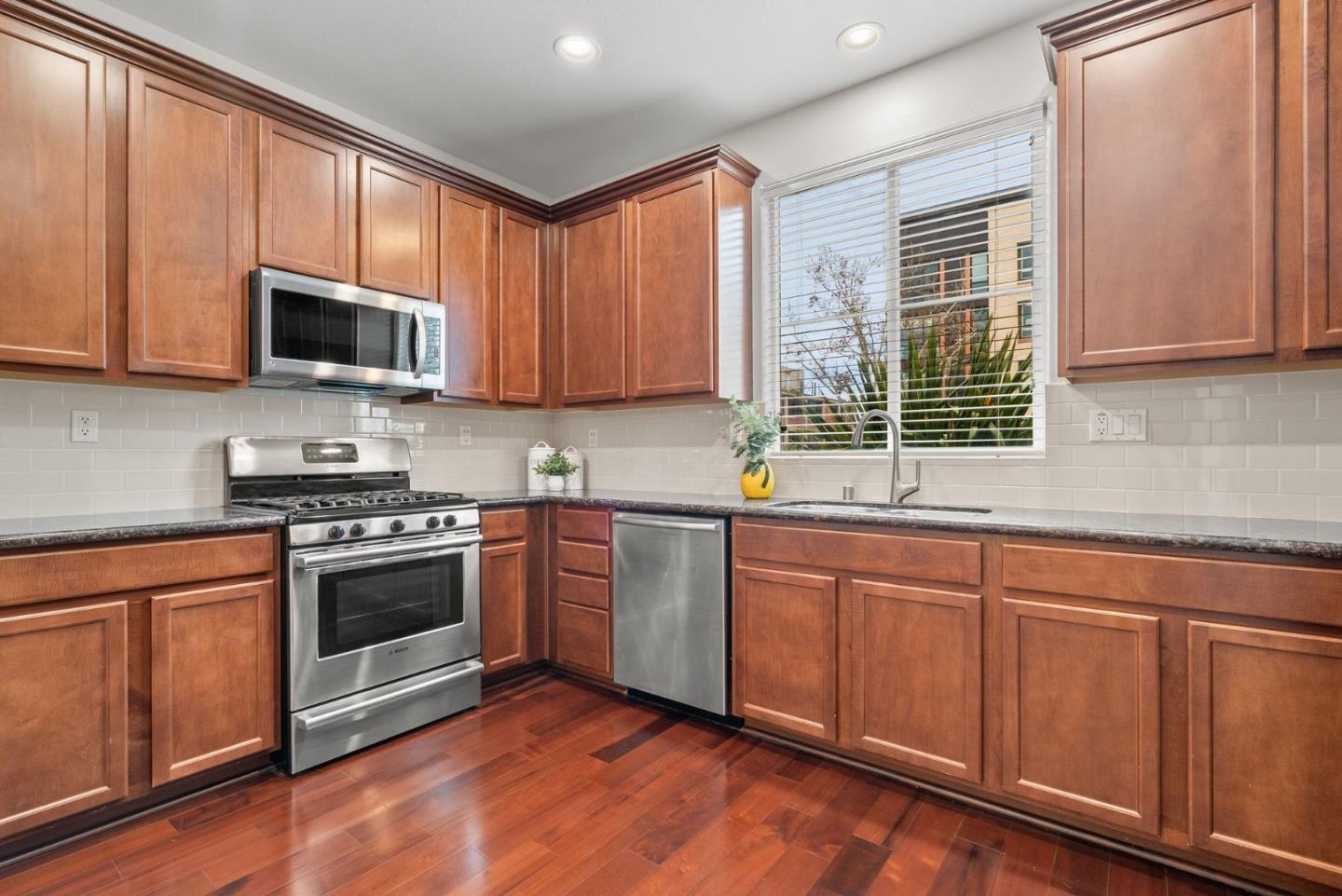 Detail Gallery Image 7 of 29 For 694 N 9th St, San Jose,  CA 95112 - 3 Beds | 2/1 Baths