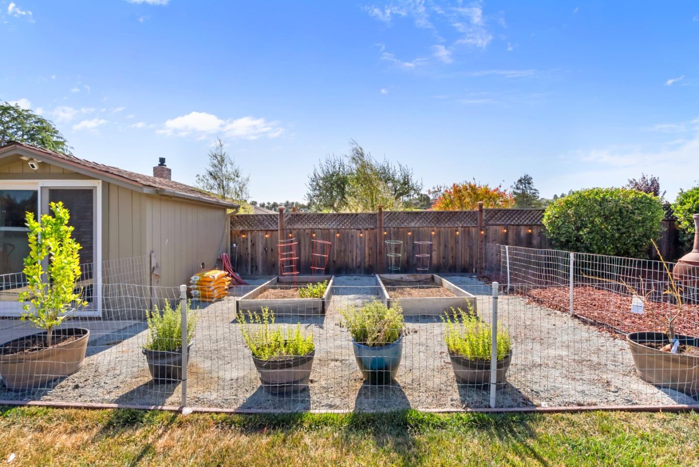 Detail Gallery Image 38 of 60 For 60 Dots Cir, Hollister,  CA 95023 - 3 Beds | 2/1 Baths