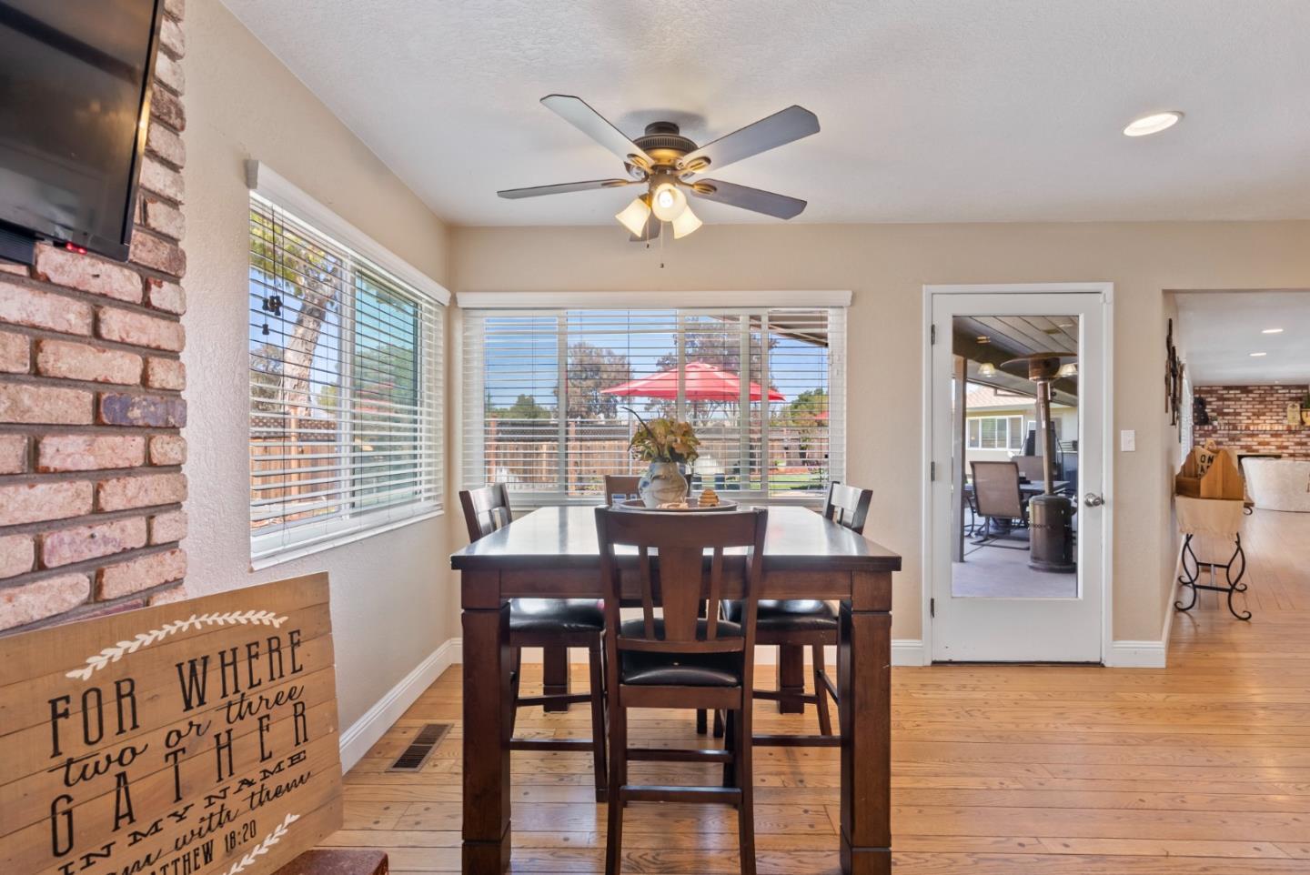 Detail Gallery Image 9 of 60 For 60 Dots Cir, Hollister,  CA 95023 - 3 Beds | 2/1 Baths