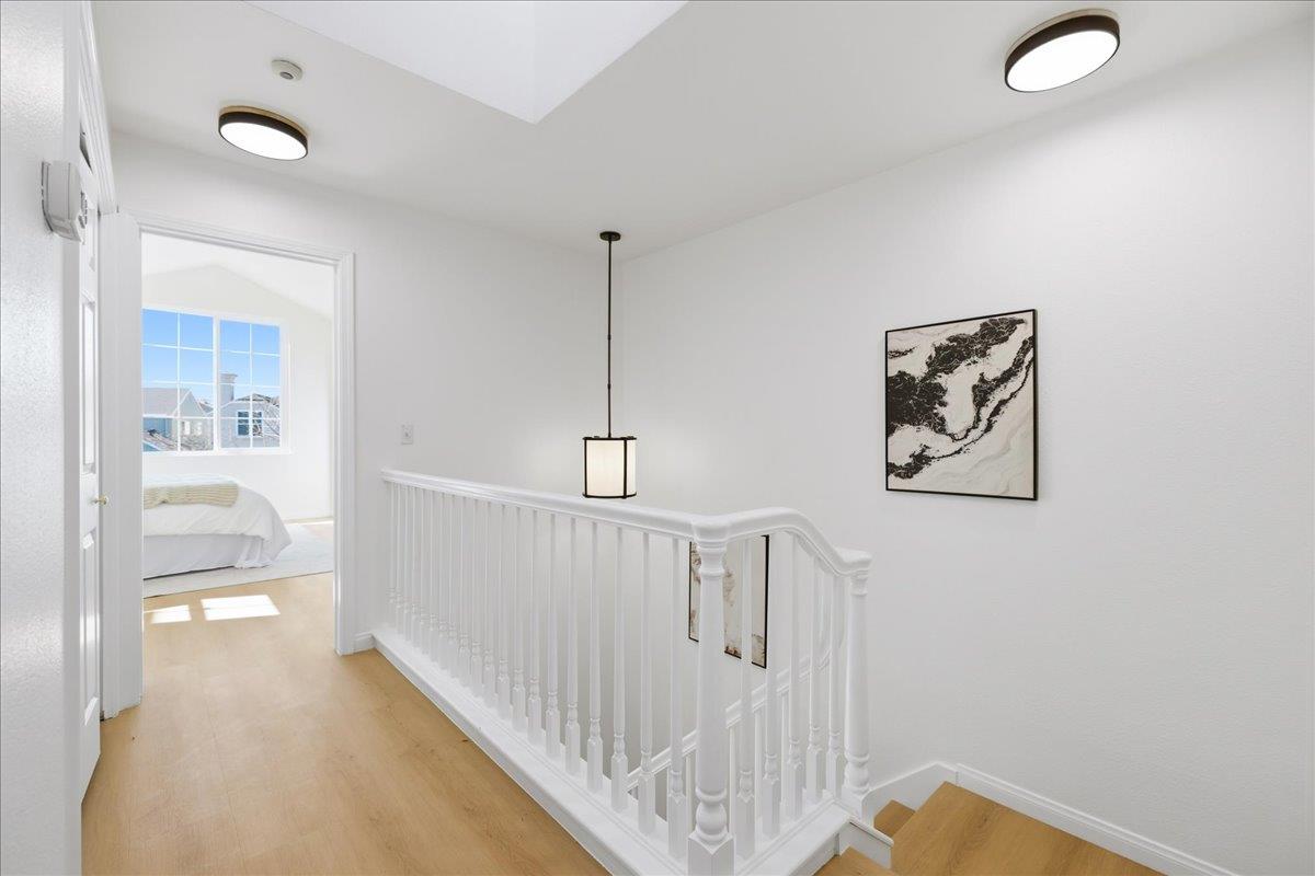 Detail Gallery Image 11 of 31 For 131 Concord Cir, Mountain View,  CA 94040 - 3 Beds | 2/1 Baths