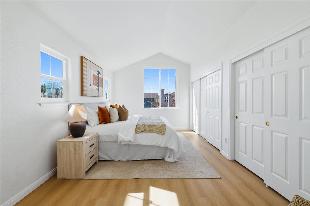 Detail Gallery Image 13 of 31 For 131 Concord Cir, Mountain View,  CA 94040 - 3 Beds | 2/1 Baths