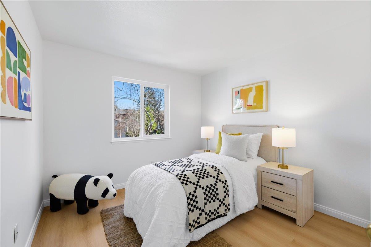 Detail Gallery Image 18 of 31 For 131 Concord Cir, Mountain View,  CA 94040 - 3 Beds | 2/1 Baths