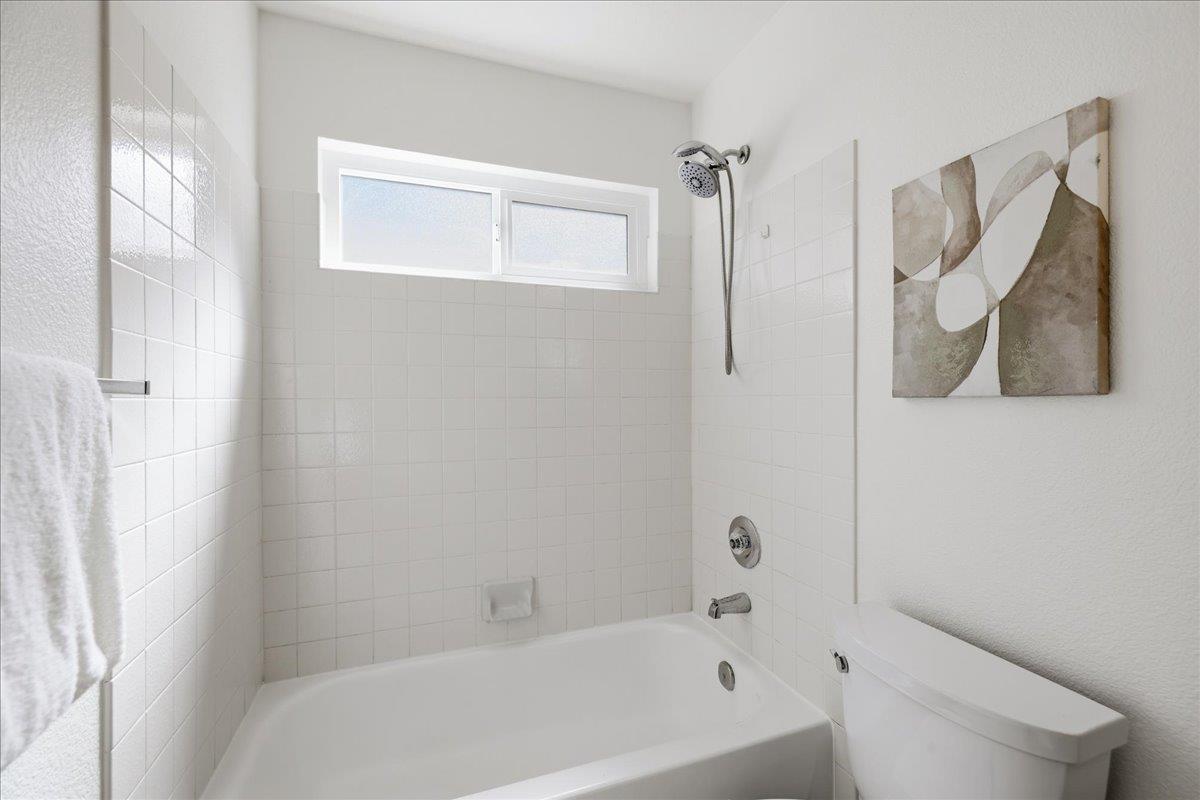 Detail Gallery Image 20 of 31 For 131 Concord Cir, Mountain View,  CA 94040 - 3 Beds | 2/1 Baths
