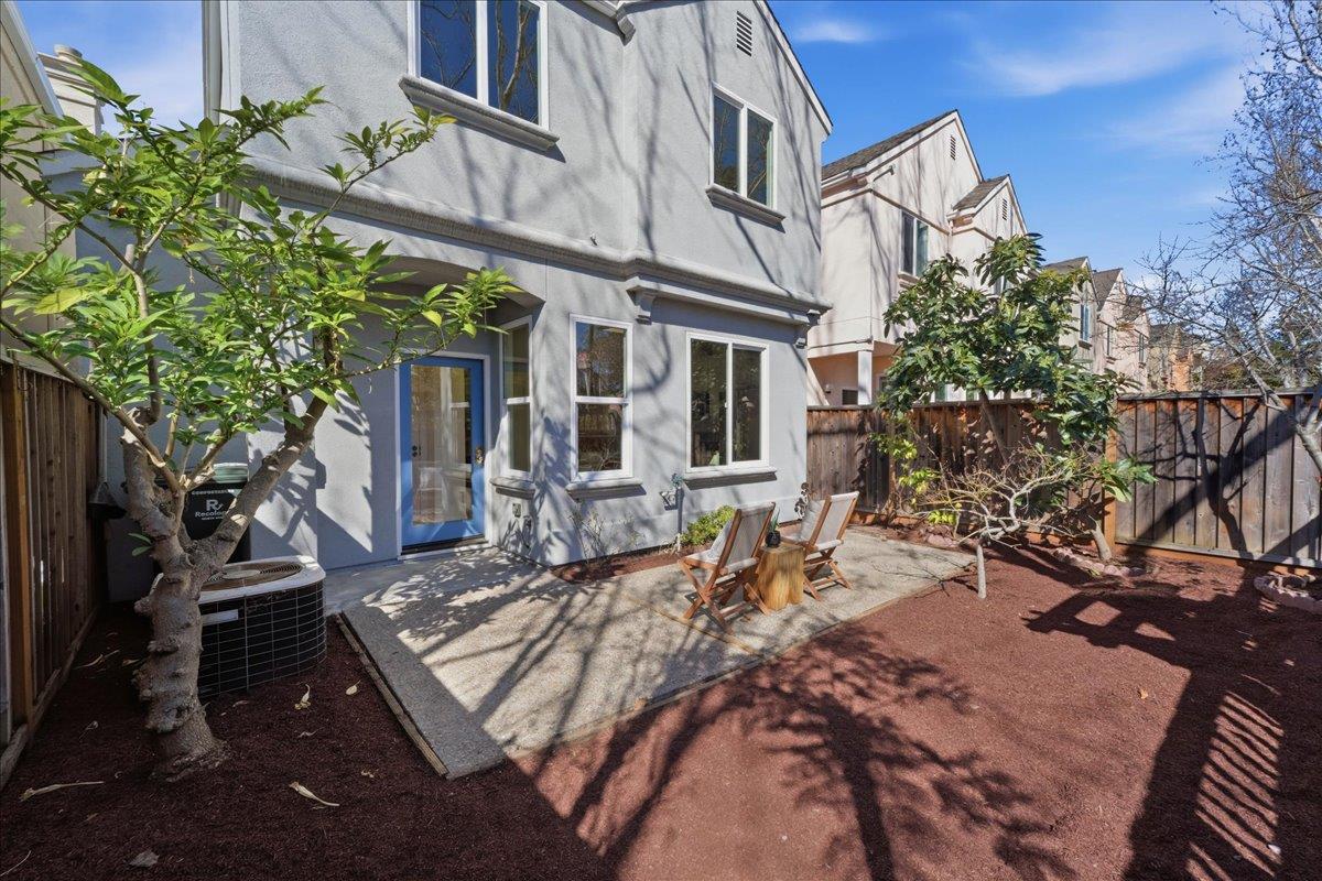 Detail Gallery Image 25 of 31 For 131 Concord Cir, Mountain View,  CA 94040 - 3 Beds | 2/1 Baths