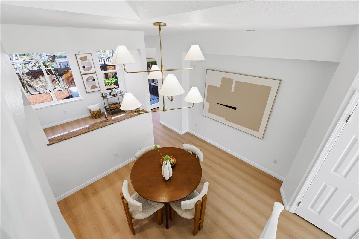 Detail Gallery Image 5 of 31 For 131 Concord Cir, Mountain View,  CA 94040 - 3 Beds | 2/1 Baths