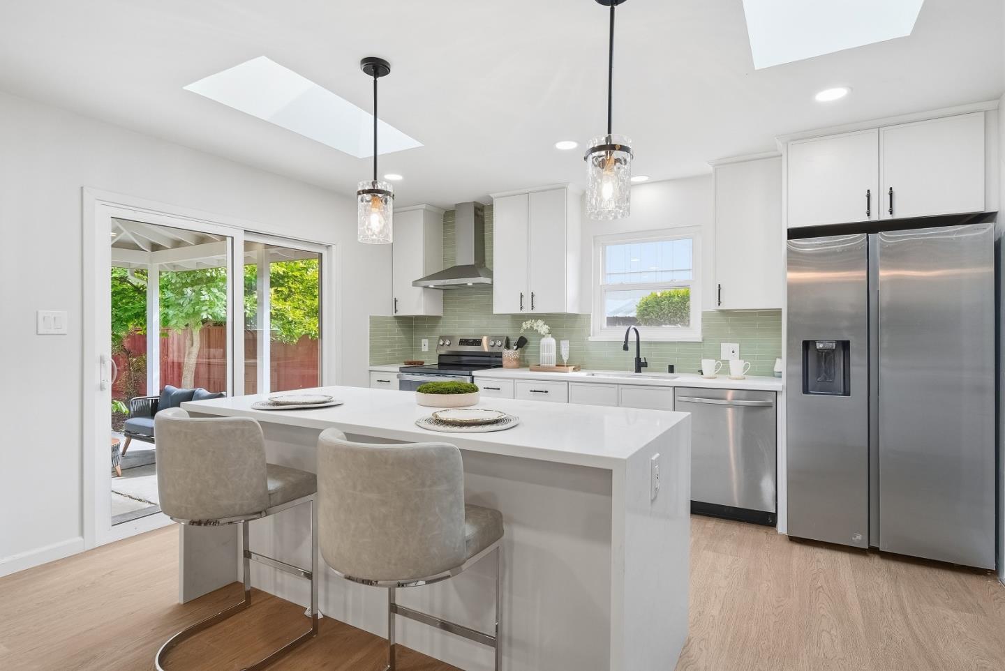 Detail Gallery Image 11 of 35 For 774 San Lucas Ave, Mountain View,  CA 94043 - 4 Beds | 2 Baths