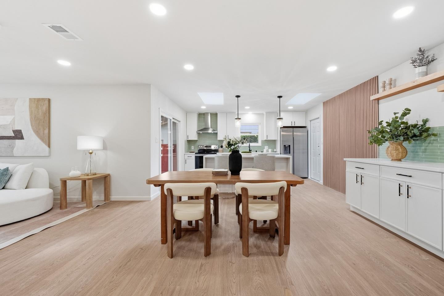 Detail Gallery Image 8 of 35 For 774 San Lucas Ave, Mountain View,  CA 94043 - 4 Beds | 2 Baths