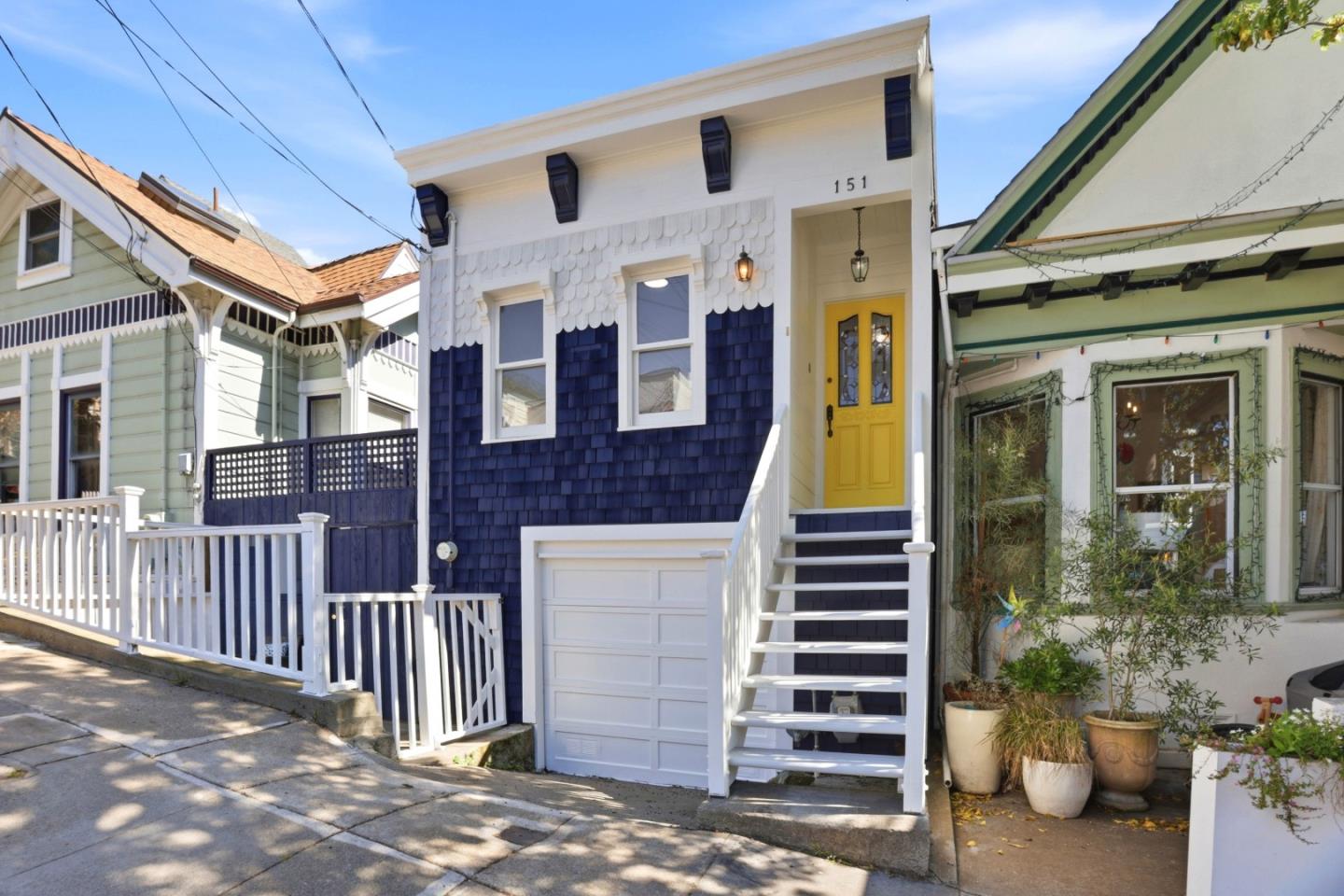 Detail Gallery Image 3 of 43 For 151 Anderson St, San Francisco,  CA 94110 - 3 Beds | 2 Baths