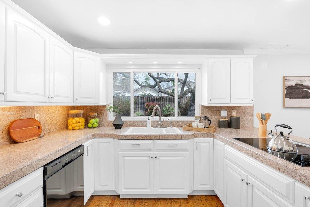 Detail Gallery Image 8 of 37 For 1763 Frobisher Way, San Jose,  CA 95124 - 4 Beds | 2/1 Baths