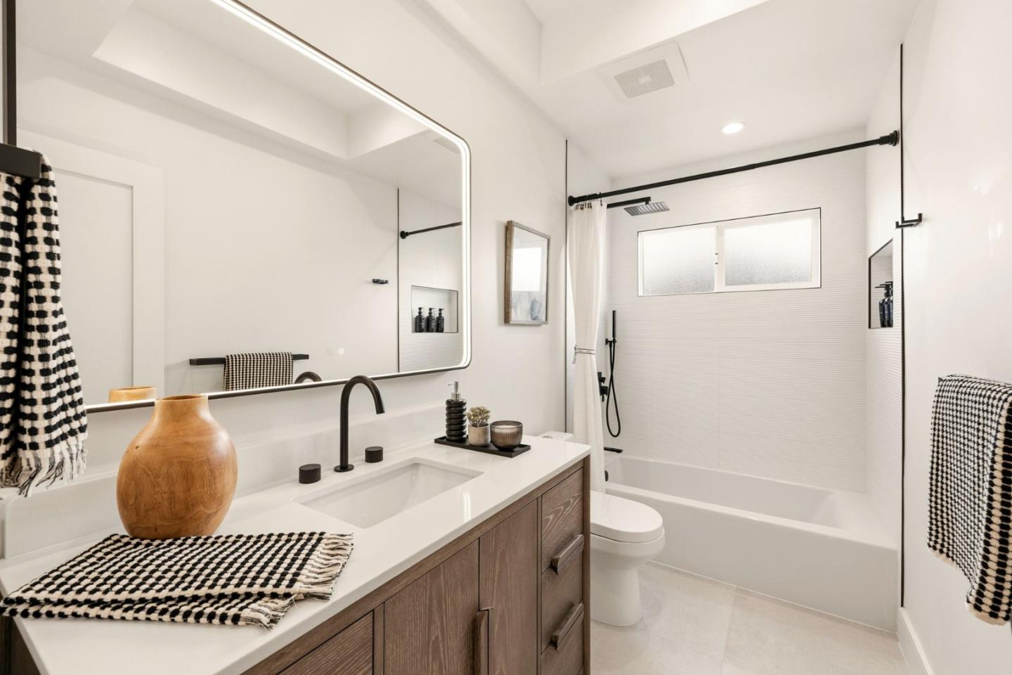 Detail Gallery Image 24 of 68 For 3076 Baronscourt Way, San Jose,  CA 95132 - 4 Beds | 2 Baths