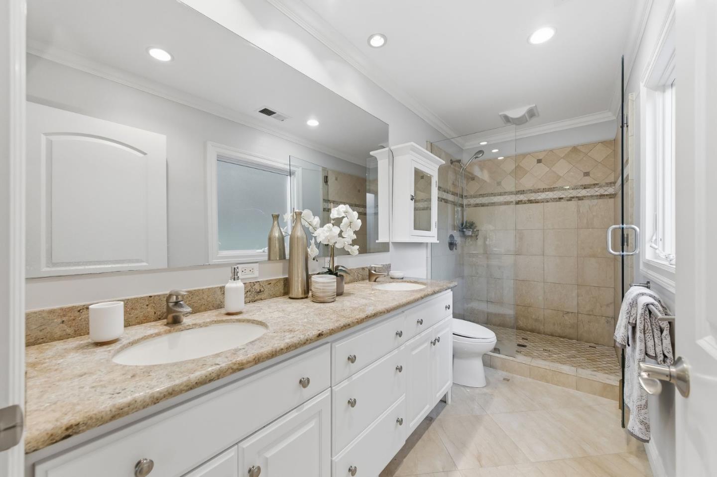 Detail Gallery Image 16 of 24 For 26 Beverly Dr, San Carlos,  CA 94070 - 3 Beds | 2/1 Baths