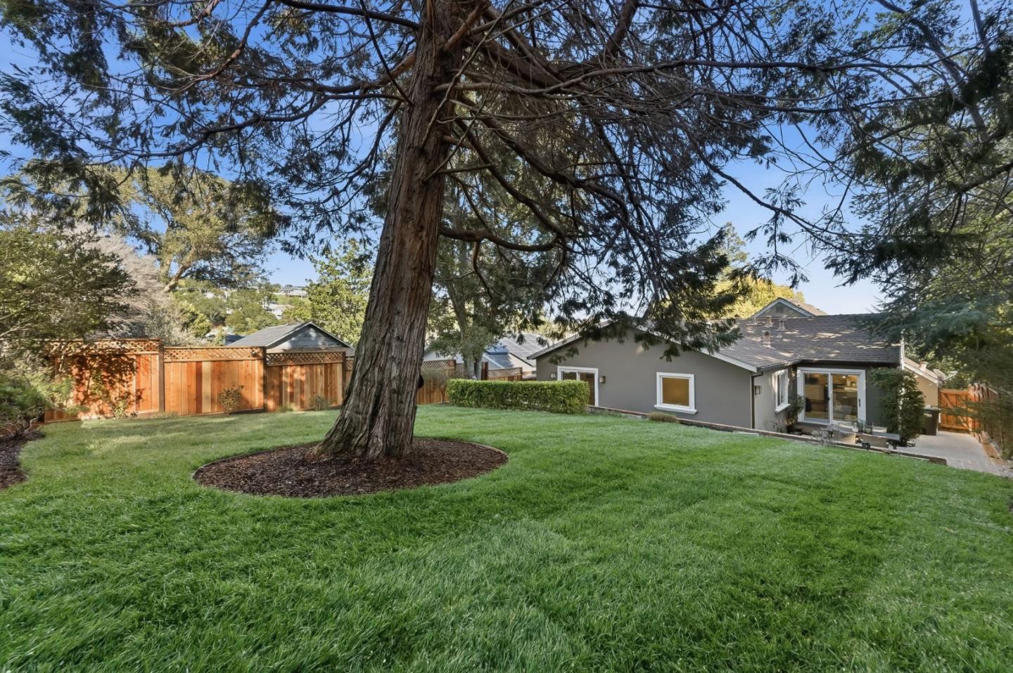 Detail Gallery Image 19 of 24 For 26 Beverly Dr, San Carlos,  CA 94070 - 3 Beds | 2/1 Baths