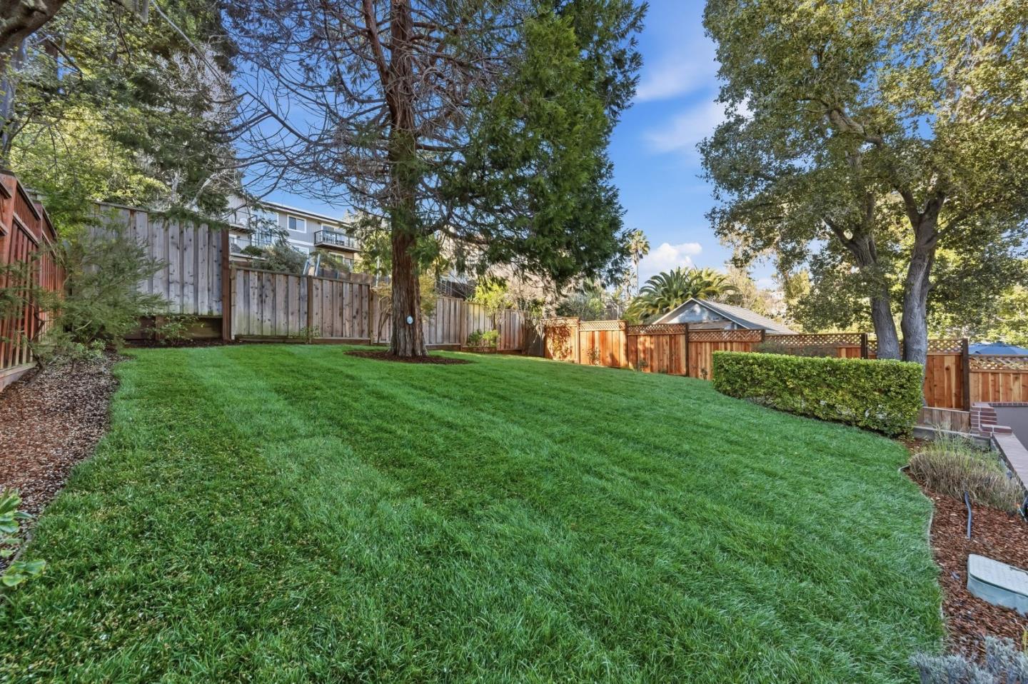 Detail Gallery Image 22 of 24 For 26 Beverly Dr, San Carlos,  CA 94070 - 3 Beds | 2/1 Baths