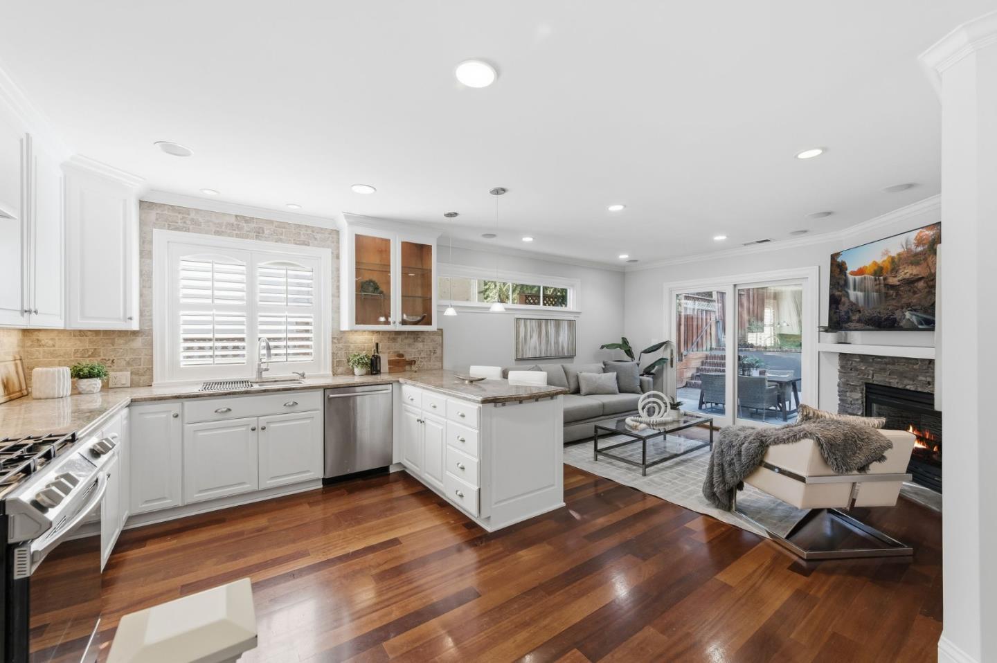 Detail Gallery Image 6 of 24 For 26 Beverly Dr, San Carlos,  CA 94070 - 3 Beds | 2/1 Baths