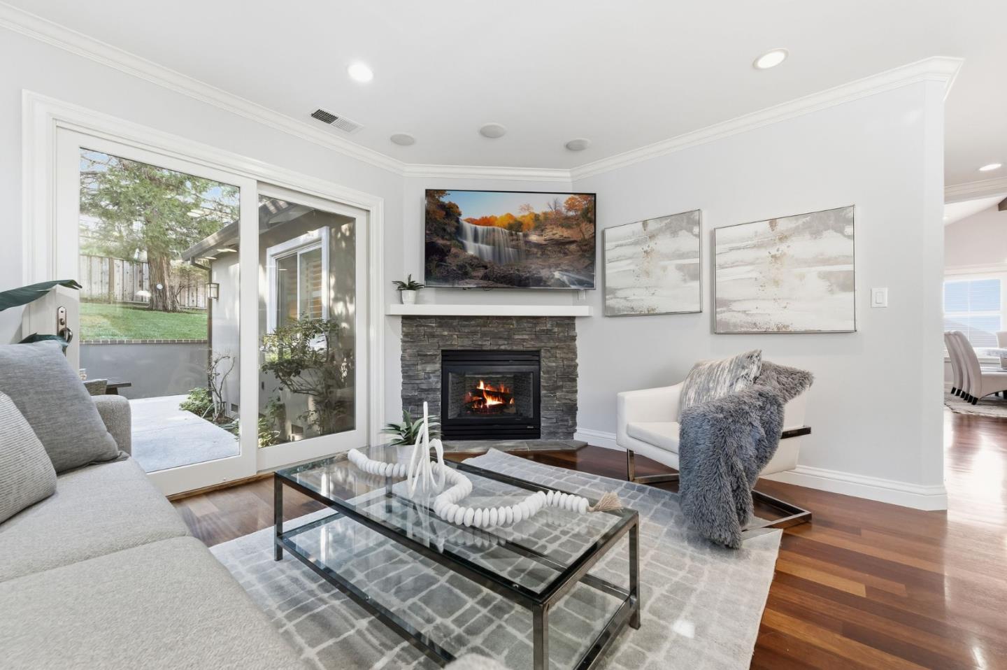 Detail Gallery Image 8 of 24 For 26 Beverly Dr, San Carlos,  CA 94070 - 3 Beds | 2/1 Baths