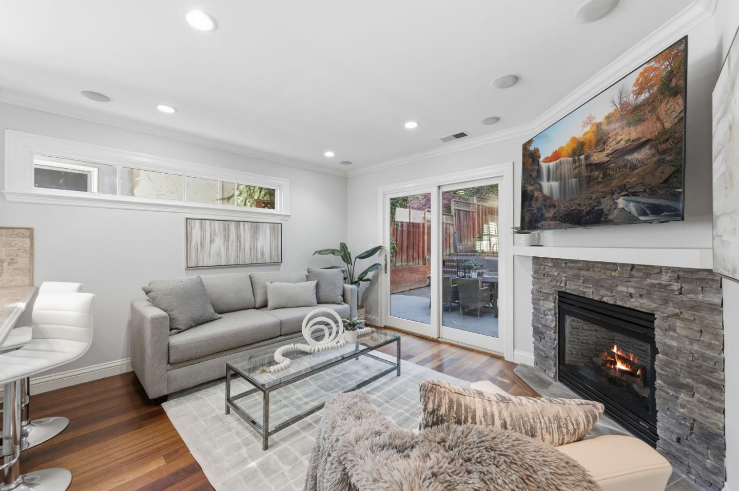 Detail Gallery Image 9 of 24 For 26 Beverly Dr, San Carlos,  CA 94070 - 3 Beds | 2/1 Baths