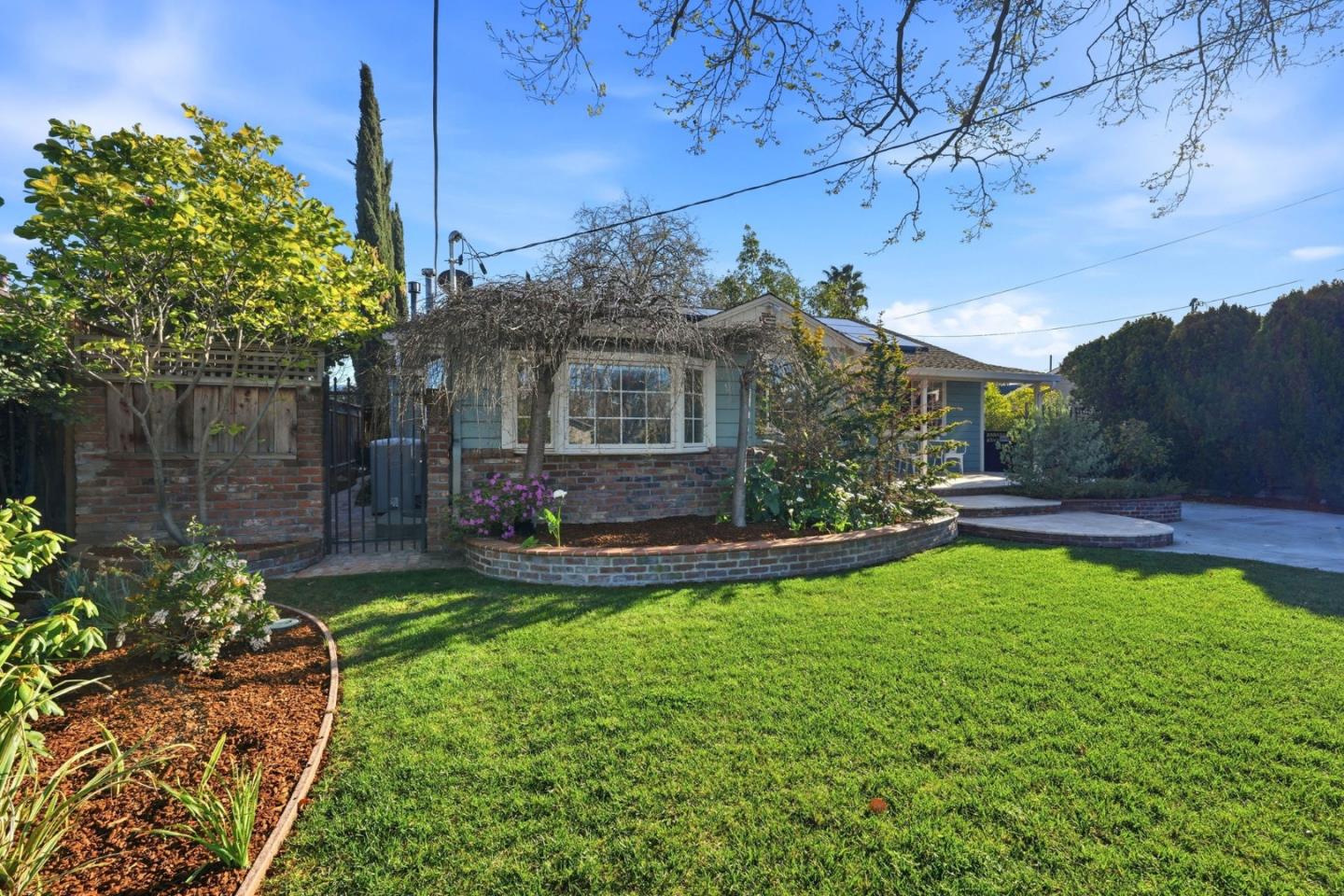 Detail Gallery Image 2 of 52 For 404 Shamrock Dr, Campbell,  CA 95008 - 4 Beds | 3 Baths