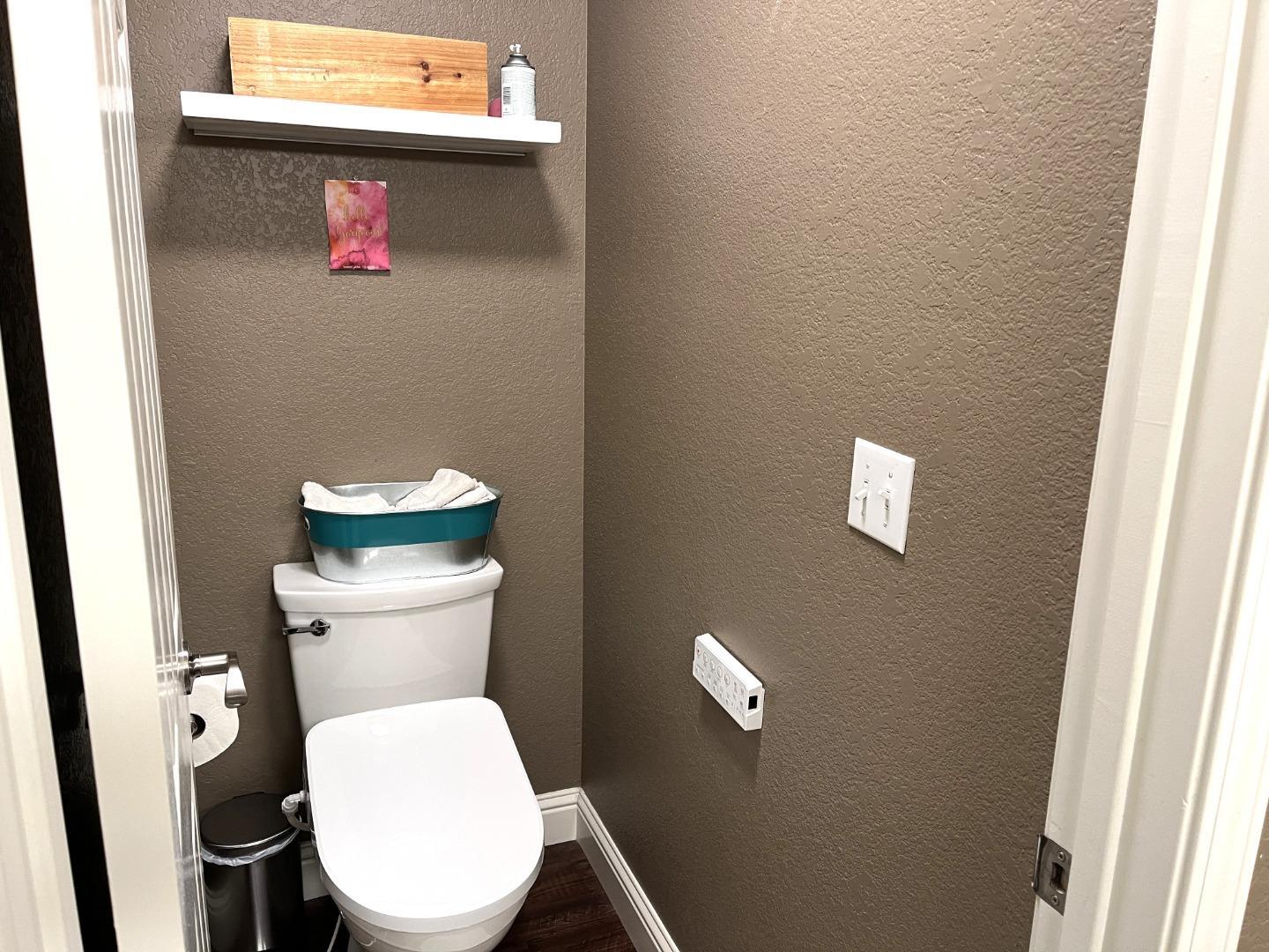 Detail Gallery Image 13 of 24 For 462 Chablis Way, Manteca,  CA 95337 - 3 Beds | 2 Baths