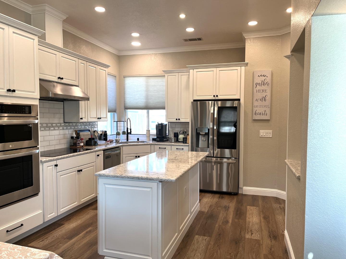 Detail Gallery Image 2 of 24 For 462 Chablis Way, Manteca,  CA 95337 - 3 Beds | 2 Baths