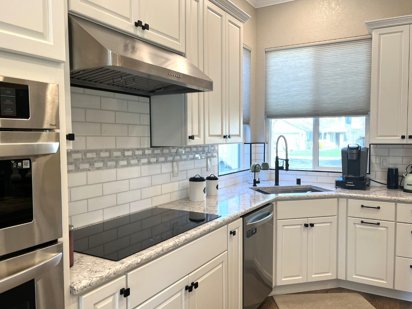 Detail Gallery Image 4 of 24 For 462 Chablis Way, Manteca,  CA 95337 - 3 Beds | 2 Baths